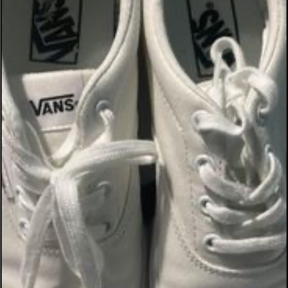 Tennis shoes - Picture 1 of 3